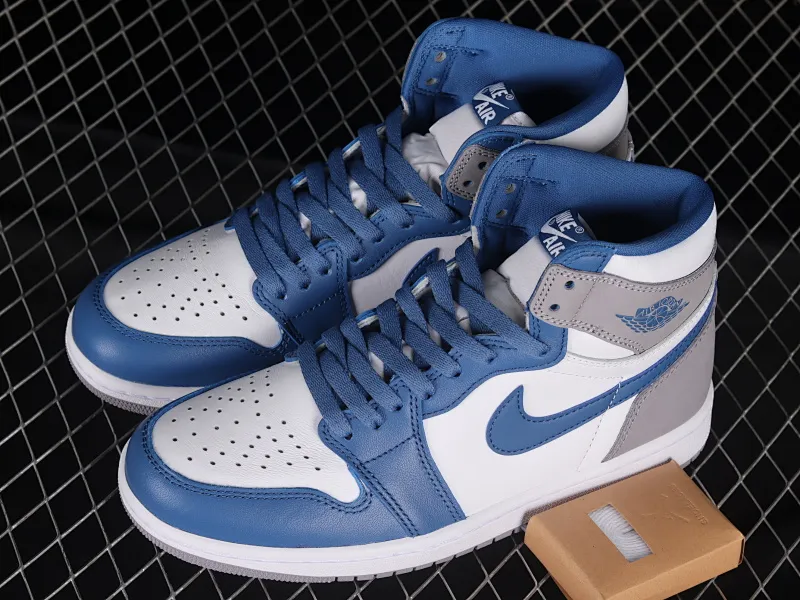 All categories Air Jordan Jordan series basketball shoes Air Jordan 1 High Pure original Air Jordan 1 High OG "True Blue" AJ1 Joe 1 white and blue color high-top basketball shoes DZ5485-410